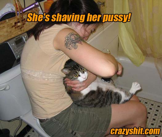 Look....She's Shaving Her Pussy