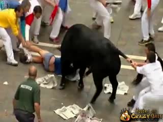 CrazyShit.com | Guy Gets Fucked when Running with the Bulls - Crazy Shit