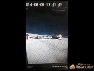 CrazyShit.com | Just Catching A Few Z