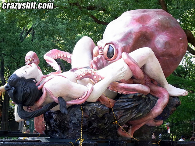 Japanese Octopus Porn - CrazyShit.com | What A Lovely Statue - Crazy Shit!