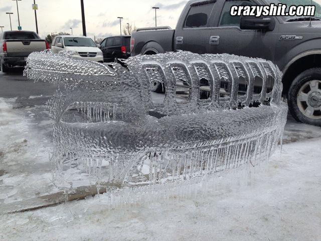 Jeep Sheds Ice Sculpture