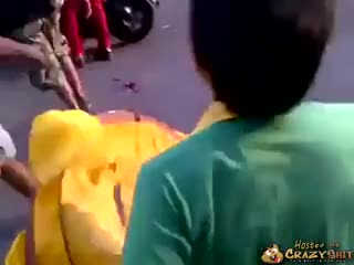 CrazyShit.com | Fat Women Have a Knife Fight - Crazy Shit