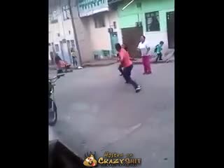 CrazyShit.com | Woman With Balls Knife Fights A Man - Crazy Shit