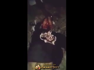 CrazyShit.com | Sawing Off His Head