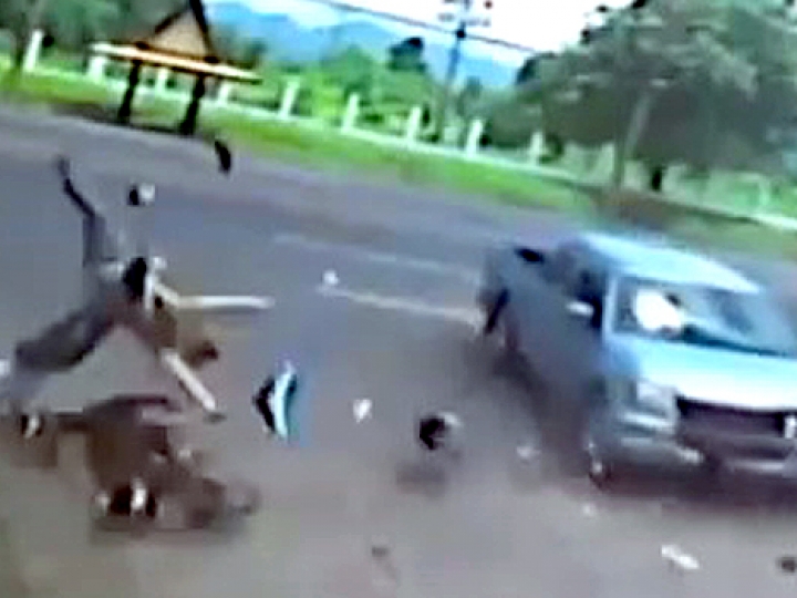 CrazyShit.com | BRUTAL CRASH GIVES BIKER TWICE THE PAIN - Crazy Shit