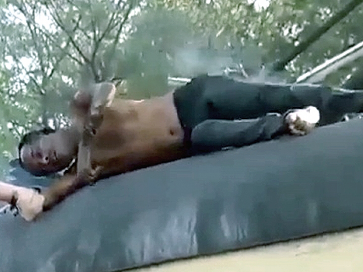 CrazyShit.com | HEY INDIAN PEOPLE: STOP CLIMBING ON TOP OF TRAINS! - Crazy Shit