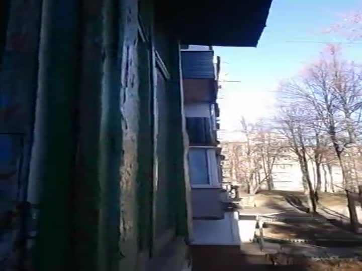 CrazyShit.com | Drug addict jumps off the window breaking both legs - Crazy Shit