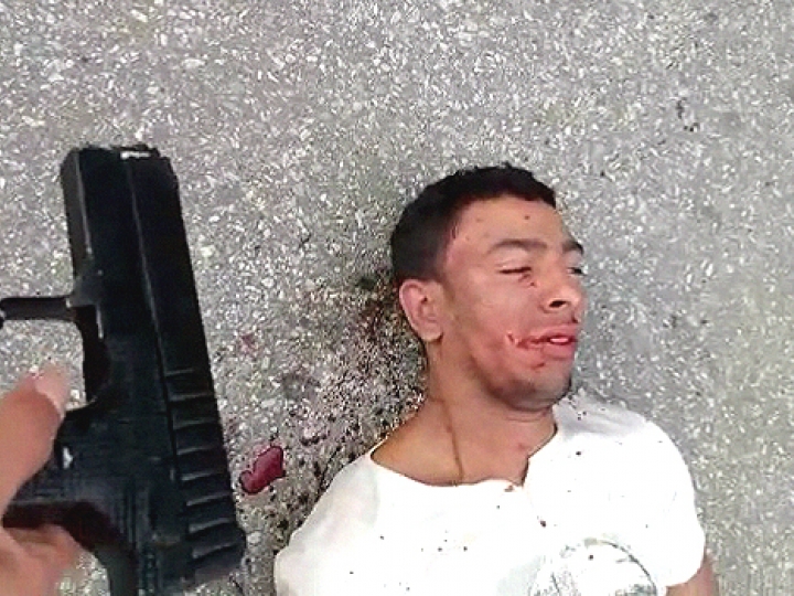 REKT: WHEN ROBBING SOMEONE WITH A FAKE GUN ...