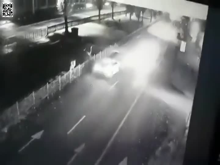 CrazyShit.com | Police in Kiev (Ukraine) threw a thief by car - Crazy Shit