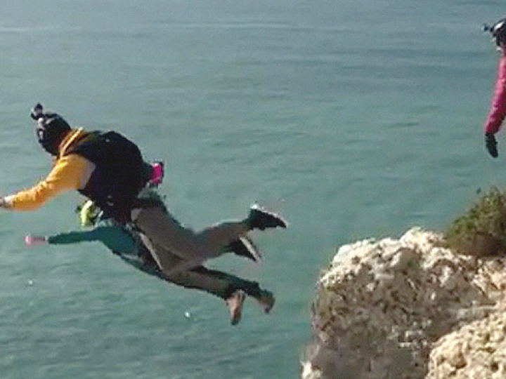CrazyShit.com | PARACHUTE FAILURE: A BASE JUMPER