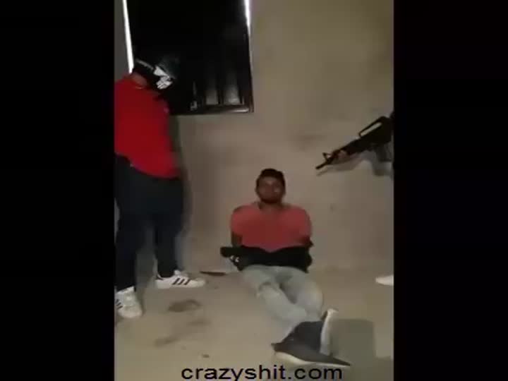 CrazyShit.com | Narcos behead a rival - Crazy Shit