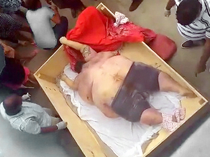 CrazyShit.com | FUCKING HELL! A 500LB CORPSE?