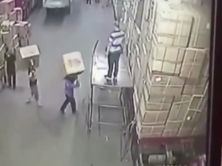 CrazyShit.com | Factory worker breaks neck in terrible accident - Crazy Shit 
