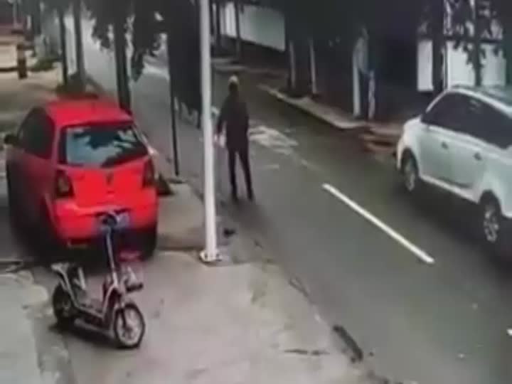 CrazyShit.com | Old woman beaten in random street attack