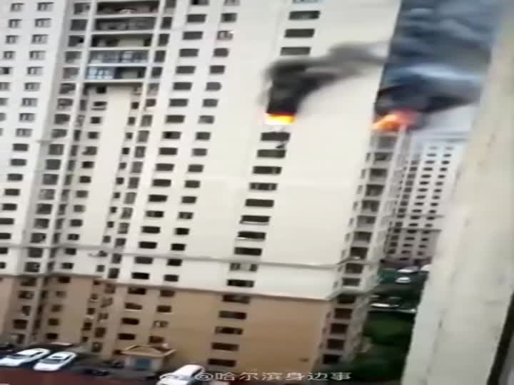 CrazyShit.com | Man forced to jump from burning building - Crazy Shit