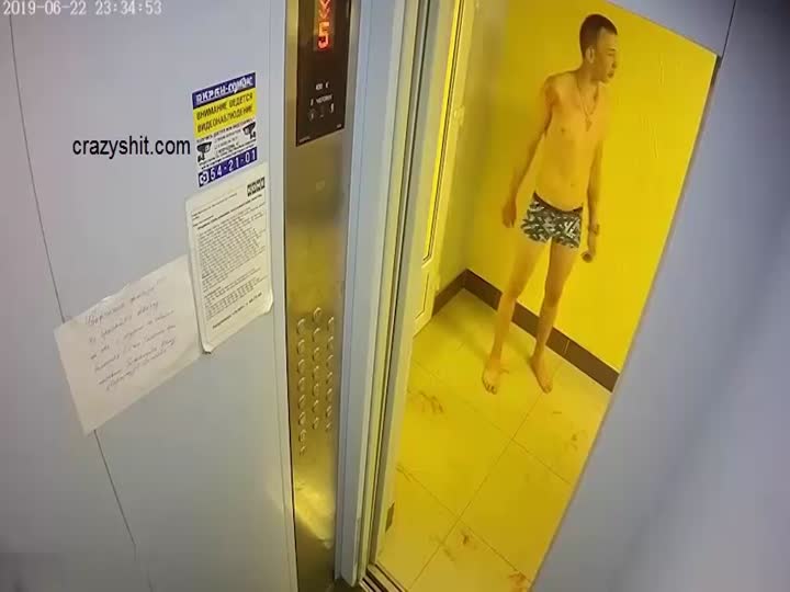 CrazyShit.com | Drunk fight in elevator - Crazy Shit