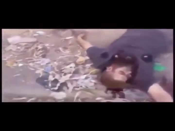 CrazyShit.com | Brutal execution in war - Crazy Shit