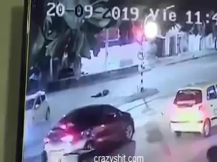 CrazyShit.com | Woman Dragged Naked and Beheaded 