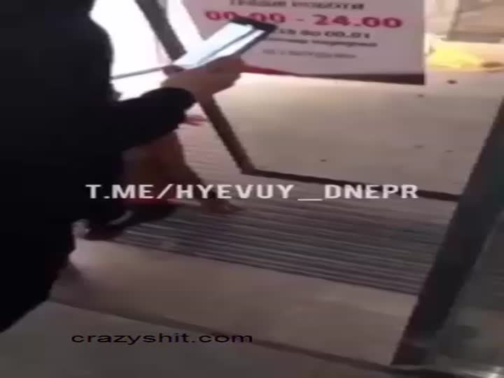 CrazyShit.com | Bikini girl gets beaten - Crazy Shit 