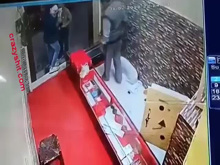 CrazyShit.com | Robbery & murder in India - Crazy Shit