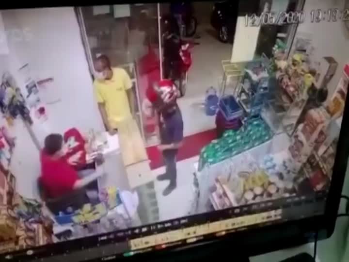 CrazyShit.com | Store owner gets shot in the face - Crazy Shit