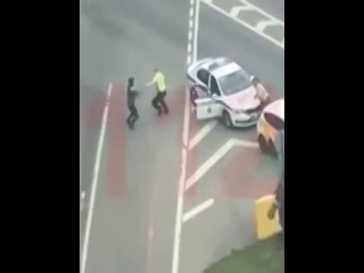 CrazyShitcom Taxi Driver Shot A Traffic Police Crazy Shit