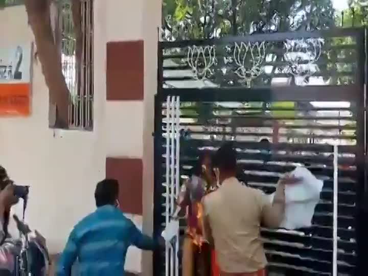 CrazyShit.com | Indian Lady Sets Herself On Fire - Crazy Shit