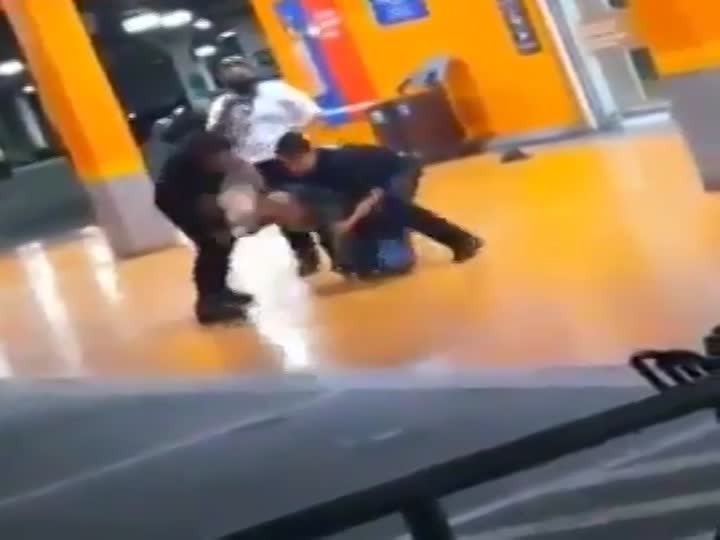 CrazyShit.com | Black man is beaten and killed in Carrefour Brazil - Crazy Shit