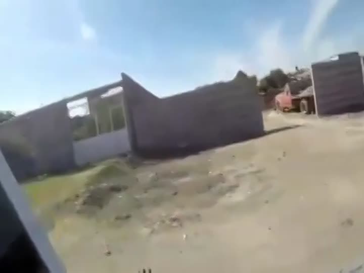 CrazyShit.com | Cartel hitmen raid and kill rival gang 
