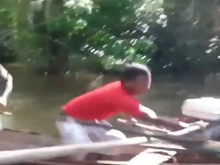 CrazyShit.com | Insane Scene With Narco Police At War With Columbian Gangs On A River In Venezuela - Crazy Shit