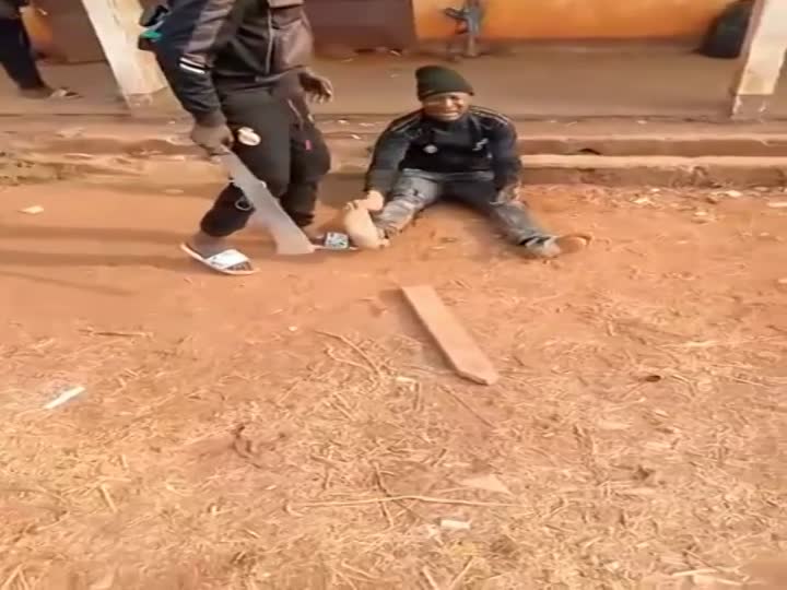 CrazyShit.com | soldier tortured with machete