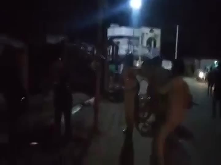 CrazyShit.com | Brave Man Resists Police In India