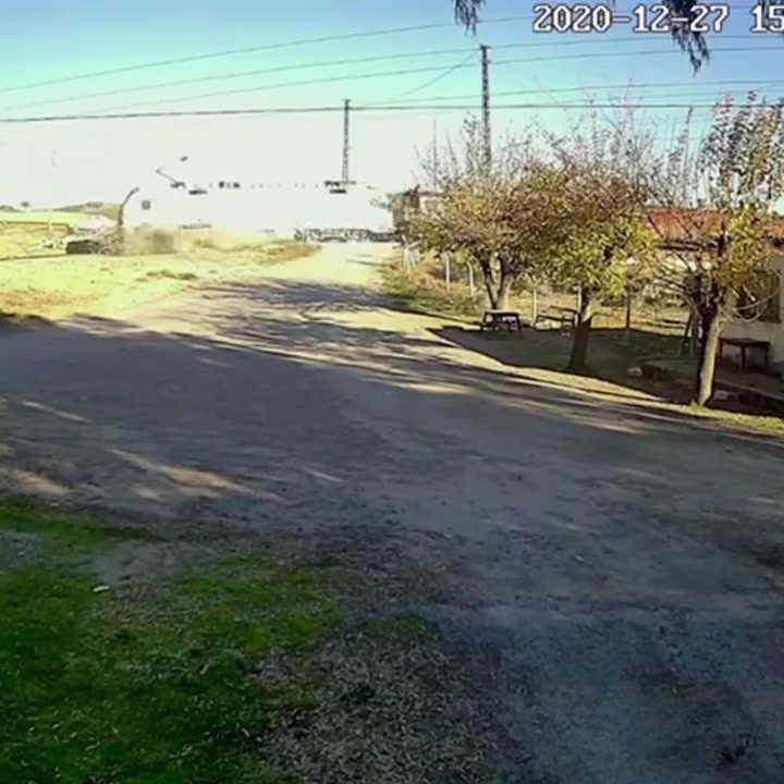 CrazyShit.com | Tractor vs Train - Crazy Shit