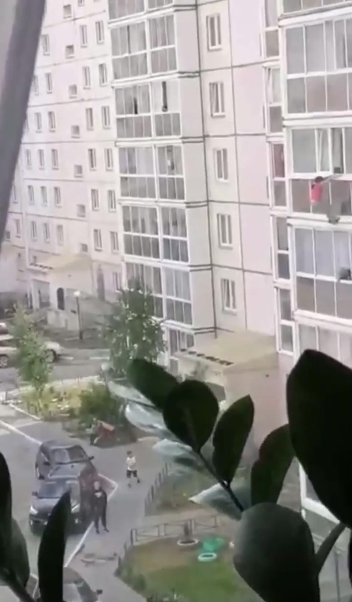 CrazyShit.com | Intoxicated woman falls to her death