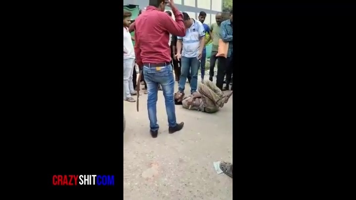 CrazyShit.com | Torture for stealing in India - Crazy Shit