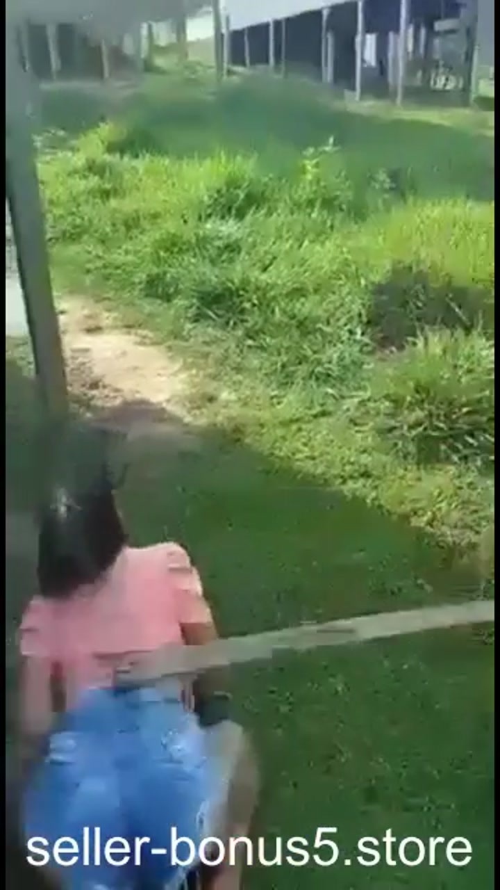 A girl got caned for stealing...More: https://ouo.io/s7zF4