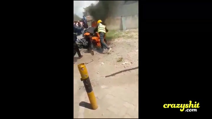 CrazyShit.com | Thieves burned alive in Kenya - Crazy Shit