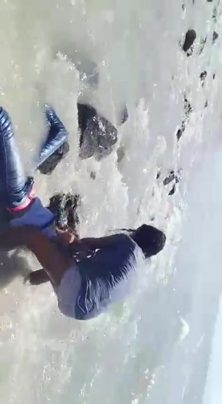 CrazyShit.com | YOUNG WOMAN GETS KILLED ON THE BEACH - Crazy Shit-> 