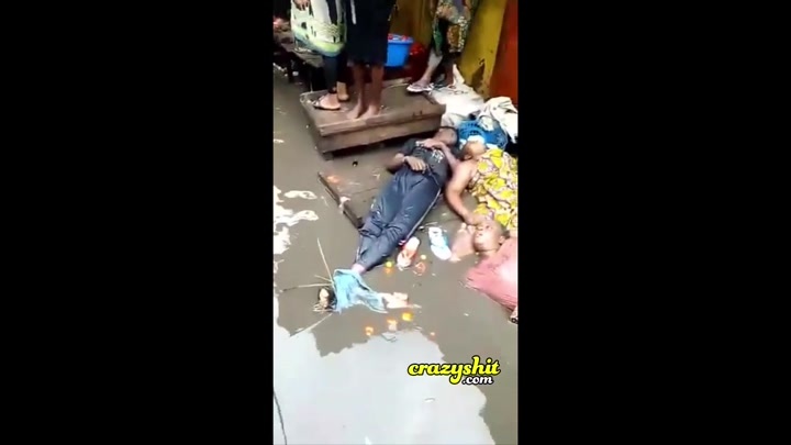 CrazyShit.com | Vendors electrocuted to death by fallen live wire - Crazy Shit 