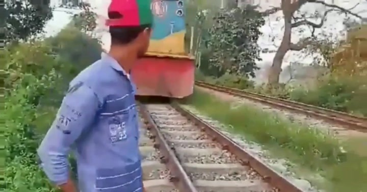 CrazyShit.com | Hit by train - Crazy Shit