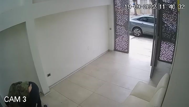CrazyShit.com | Brutal beating of a merchant for not paying a debt in Mendoza, Argentina - Crazy Shit