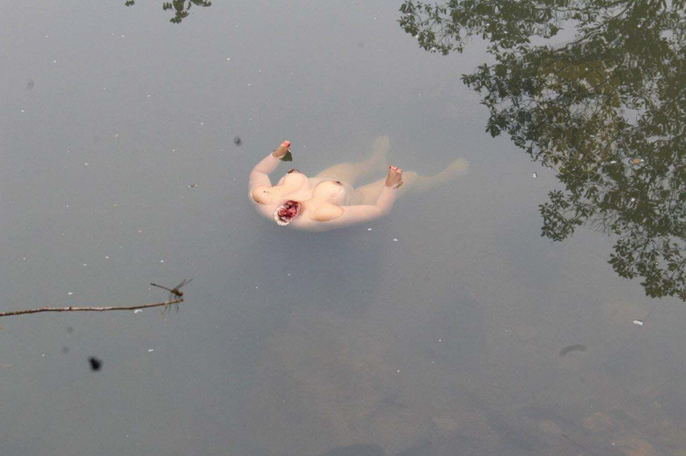 Big tits got beheaded and thrown to the river.