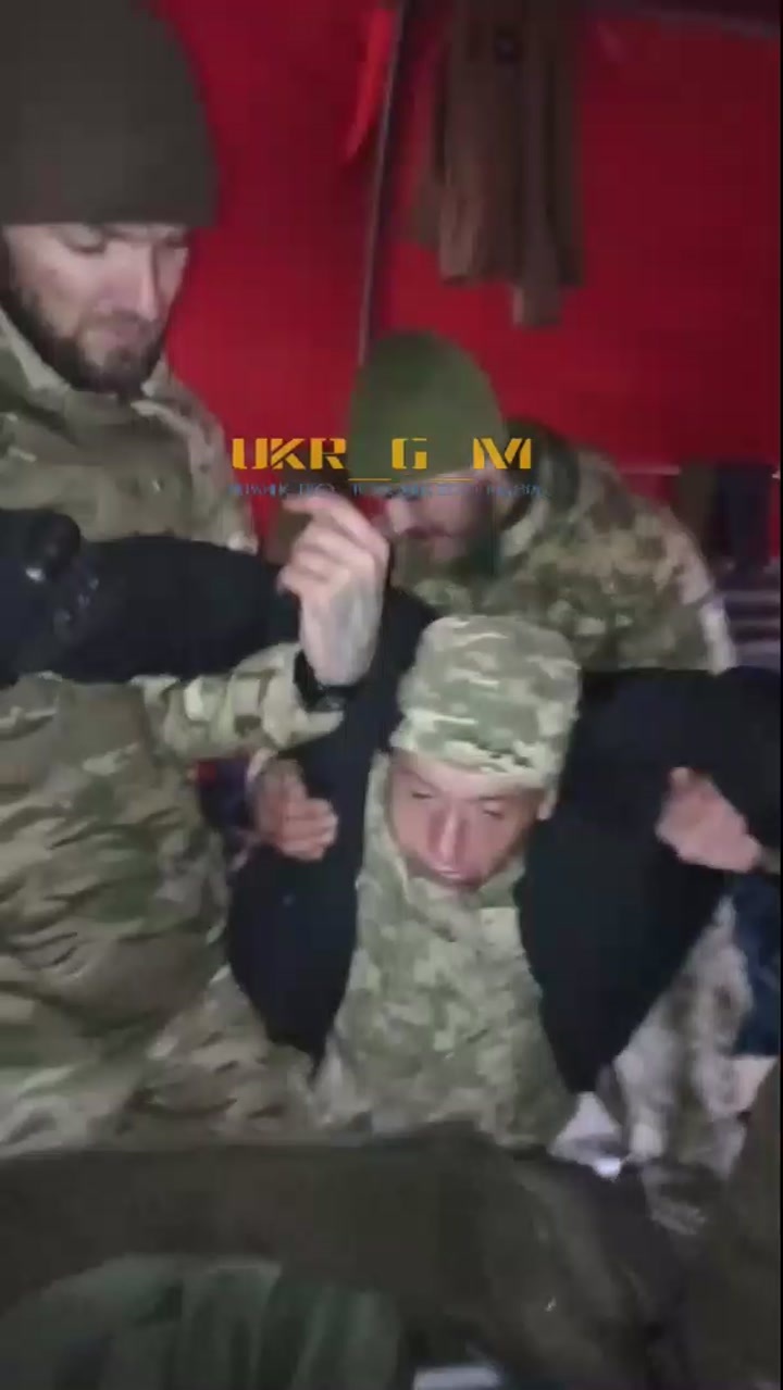CrazyShit.com | drunk soldier in front line - Crazy Shit