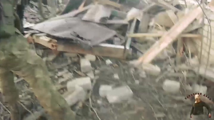 CrazyShit.com | Footage of RUSSIAN soldier storming ukraine ...   