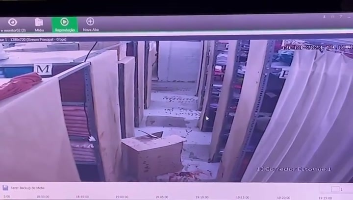CrazyShit.com | Robber killed by police after taking woman hostage - Crazy Shit
