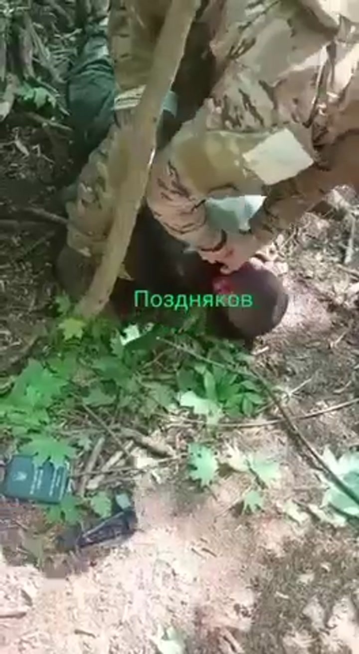 CrazyShit.com | Russian fagots execute a Ukrainian soldier. - Crazy Shit 