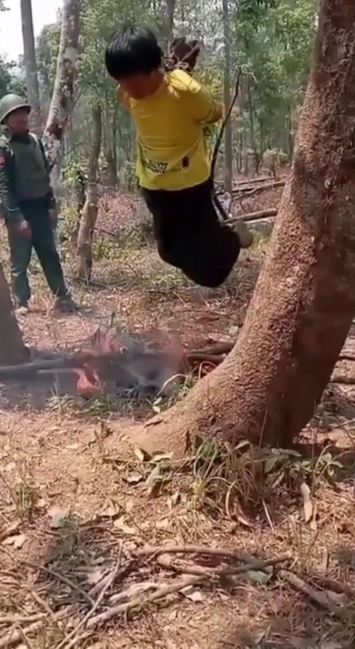 CrazyShit.com | Myanmar soldiers torture random farmer