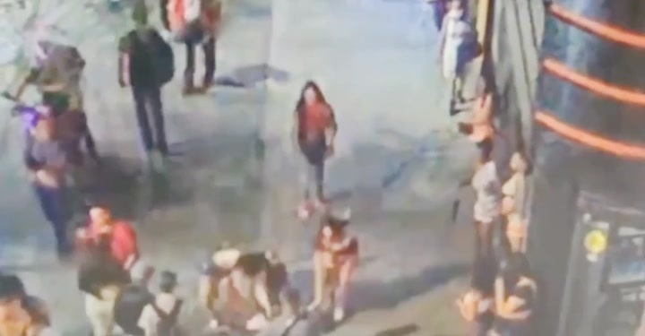 CrazyShit.com | Colombian Women Attack English Tourist - Crazy Shit