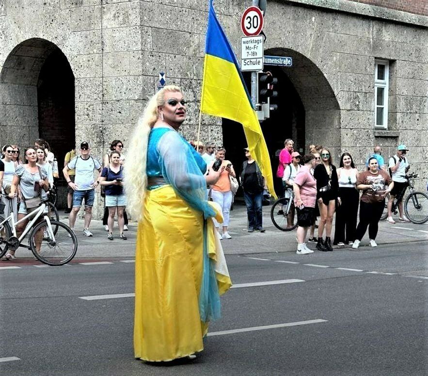 n_a_f_o pledging allegiance to the Ukraine