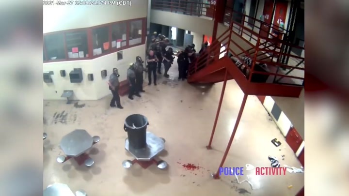 Oklahoma Police Shoot Prisoner Holding Guard Hostage.